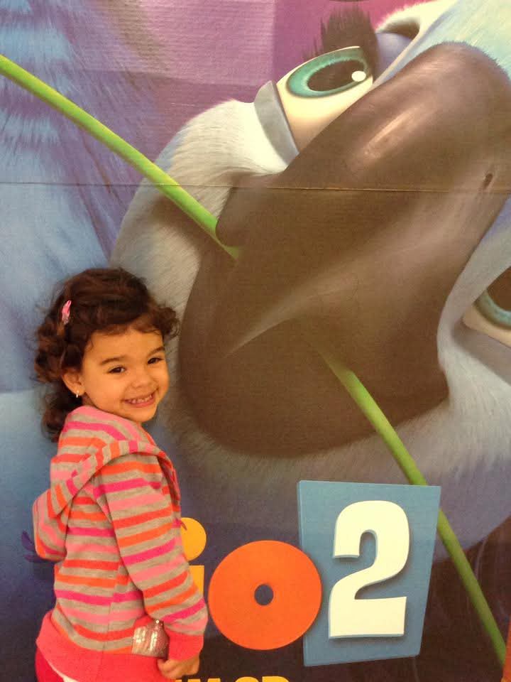 Maria Luiza sorrindo